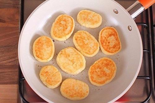 Сырники.  Ингредиенты:   Творог - 500 г. 05 Сырники.  Ингредиенты:   Творог - 500 г. 05