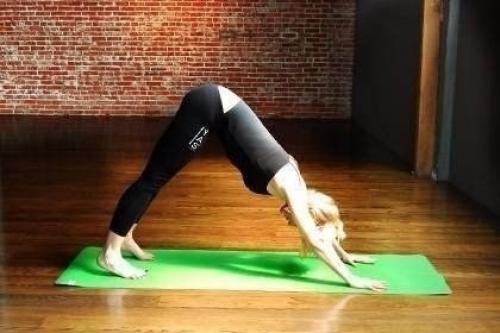 Эти эффективные упражнения не займут много времени, но дадут возможность укрепить мышцы и сделать тело стройным. 02