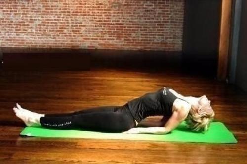 Эти эффективные упражнения не займут много времени, но дадут возможность укрепить мышцы и сделать тело стройным. 05