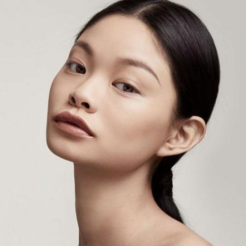 Этот мир восторженно и самоуверенно диктует нам свои правила. 04