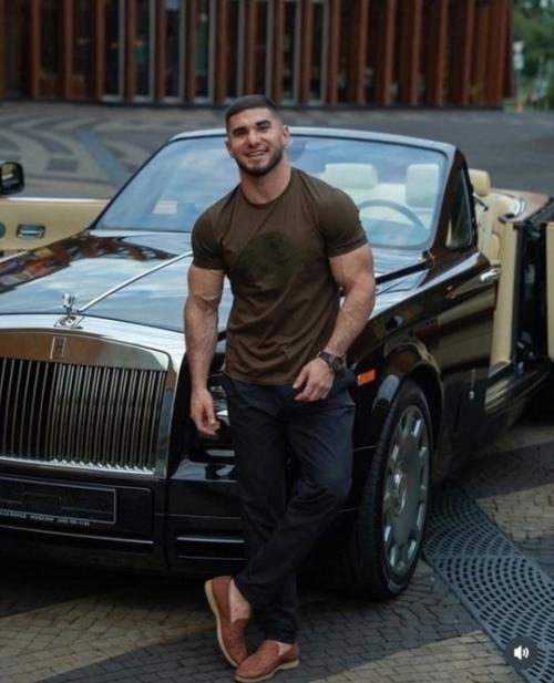 Асхаб Тамаев раскрыл секрет своей мощной физической формы: 01