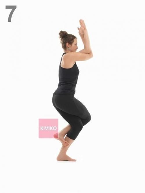 Йога стоя.   Занятия йогой, в положении стоя - направлены на растяжку мышц и концентрацию внимания. 06