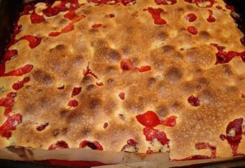 Быстрый пирог с клубникой. 06