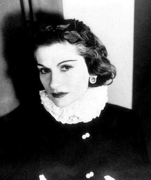 Женская причёска нового класса Шанель. 01 Женская причёска нового класса Шанель. 01