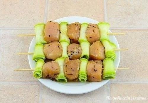 Куриные шашлычки с кабачками. 05