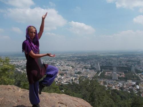 Сегодня день йоги, эта замечательная система вошда в жизнь многих людей и сделала ее настоящим расцветом. 04