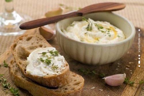 Замена майонезу.  1. желток + горчица + лимонный сок + соль, стевия + оливковое масло. 05