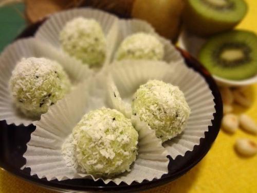 Домашние Рафаэлло с киви и орехами. 06