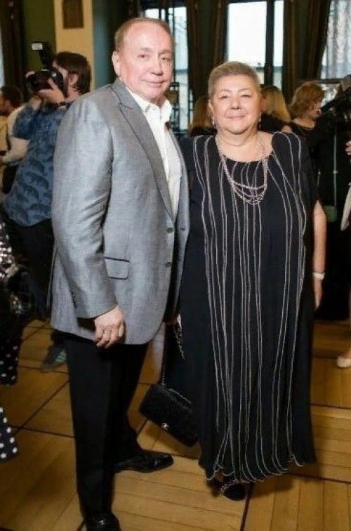 Не все жены делают пластические операции, даже если им позволяют деньги. 03