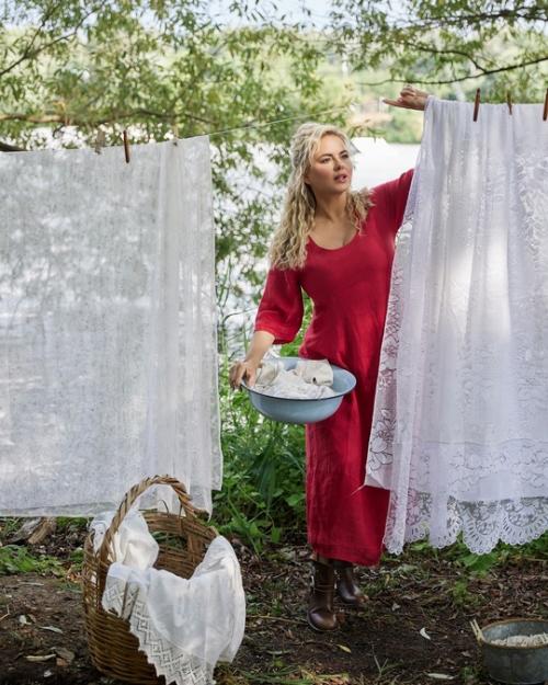 Анна Семенович, 44-летняя экс - участница группы Блестящие, похвасталась новой фигурой после похудения на 5 кг. 02