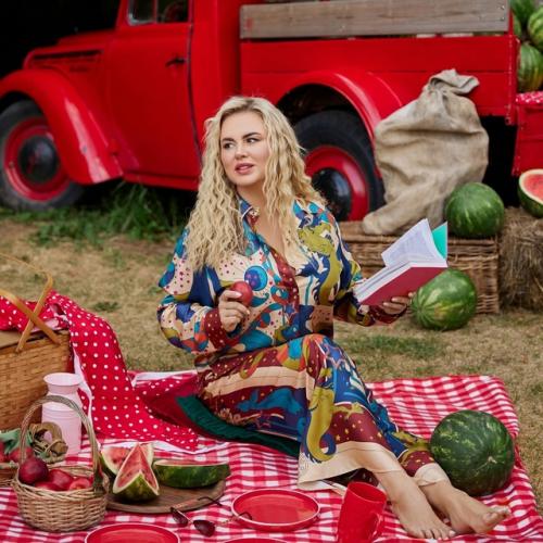 Анна Семенович, 44-летняя экс - участница группы Блестящие, похвасталась новой фигурой после похудения на 5 кг. 03