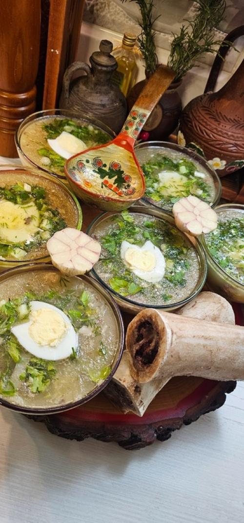 Классическим и любимым деликатесом в русской кухне является русский студень, иногда называемый холодцом или студеном по-русски. 04 Классическим и любимым деликатесом в русской кухне является русский студень, иногда называемый холодцом или студеном по-русски. 04