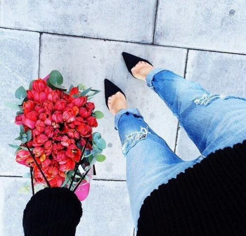 Женщина, которая считает, что наполнить ее жизнь смыслом может только мужчина, не пробовала работать. 01