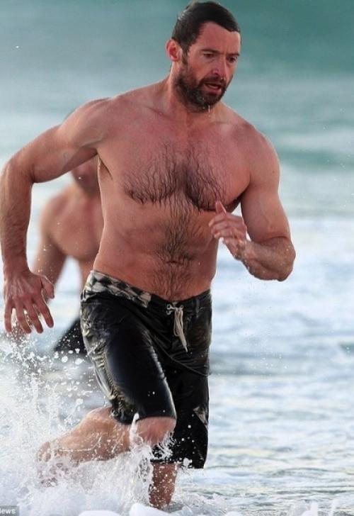 Вот в какой форме должен быть мужчина в 51 год! 04