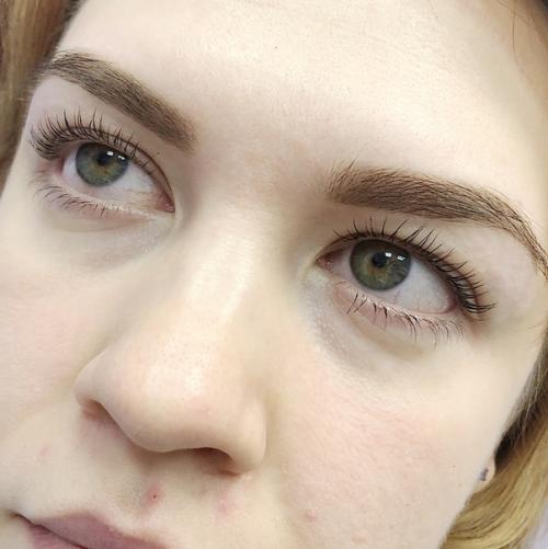 На самом деле, брови - это не просто две полоски волос на лице, требующие постоянного ухода. 01