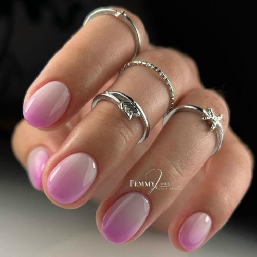 Новый маникюр - это не только способ быстро изменить образ, но и сделать его более трендовым. 02