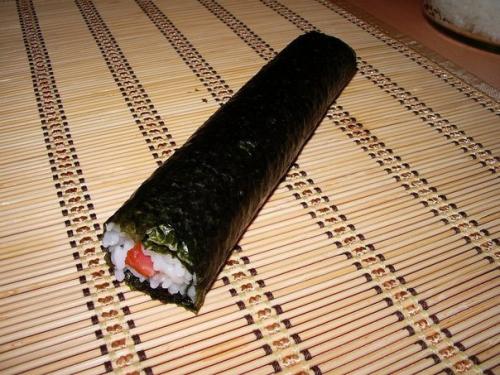 Суши.  Рецепт приготовления роллов я нашла на одном из кулинарных сайтов и это мой первый опыт. 08 Суши.  Рецепт приготовления роллов я нашла на одном из кулинарных сайтов и это мой первый опыт. 08