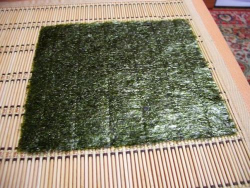 Суши.  Рецепт приготовления роллов я нашла на одном из кулинарных сайтов и это мой первый опыт. 04 Суши.  Рецепт приготовления роллов я нашла на одном из кулинарных сайтов и это мой первый опыт. 04