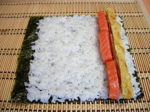 Суши.  Рецепт приготовления роллов я нашла на одном из кулинарных сайтов и это мой первый опыт. 06 Суши.  Рецепт приготовления роллов я нашла на одном из кулинарных сайтов и это мой первый опыт. 06