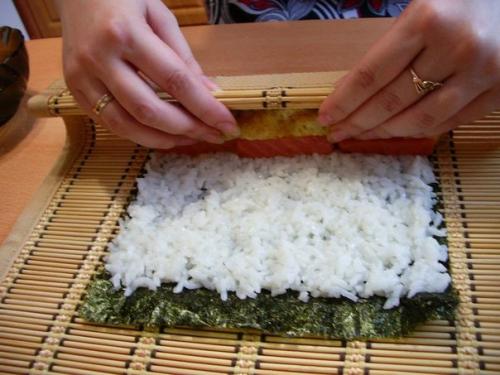 Суши.  Рецепт приготовления роллов я нашла на одном из кулинарных сайтов и это мой первый опыт. 07 Суши.  Рецепт приготовления роллов я нашла на одном из кулинарных сайтов и это мой первый опыт. 07