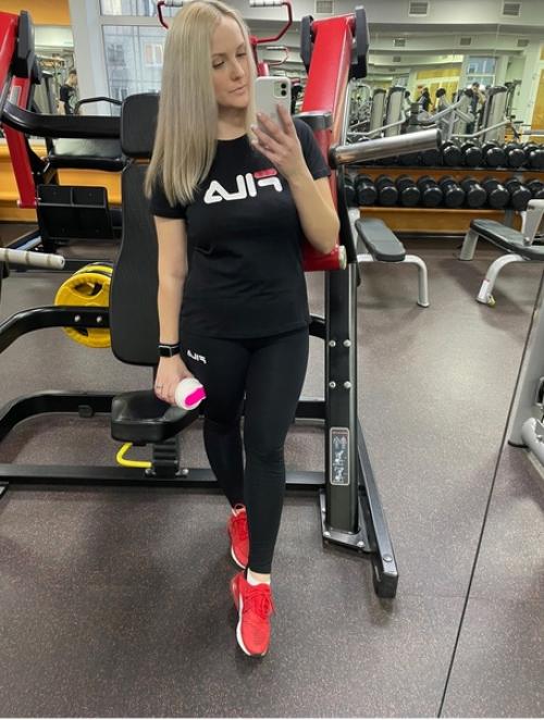 Здравствуйте.  Без зала все мои диеты были четны. 01