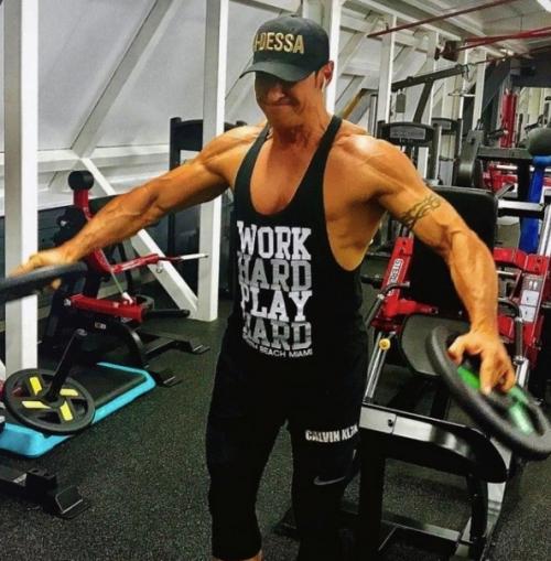 Вот как должен выглядеть мужчина в свои 50! 04