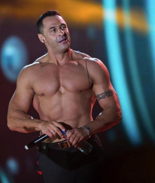 Вот как должен выглядеть мужчина в свои 50! 02