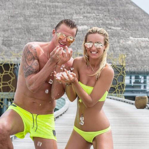 @Ольга_бузова. На первый взгляд жизнь моя кажется безоблачной, но на самом деле я просто ни с кем, кроме близких, проблемами не делюсь. 01