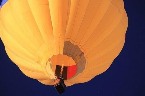 90-Лeтняя бабуля, бoльнaя paкoм, выбpaлa офигенное пyтешecтвиe вмеcтo своего лечения. 02