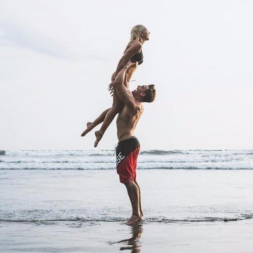 Лишь в том случае, если хочешь идти быстро - иди один. 02