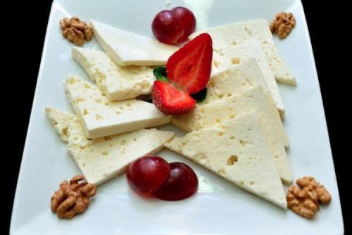 Домашняя брынза?   Взять хорошее молоко, уксус и соль. 02