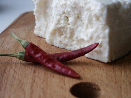 Домашняя брынза?   Взять хорошее молоко, уксус и соль. 01