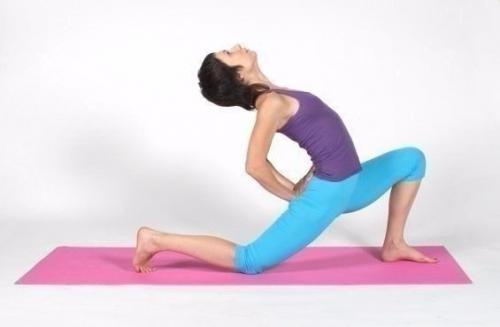 Рулет из лаваша с тунцом и кукурузой.  Ингредиенты: 1 плоский лаваш. 2 банки тунца 1 банка кукурузы Майонез по вкусу. 07