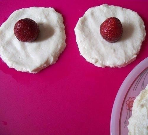 Творожно - клубничные конфетки! 02 Творожно - клубничные конфетки! 02