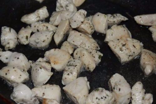 Салат из курицы и свежих овощей - отличный и быстрый обед. 04