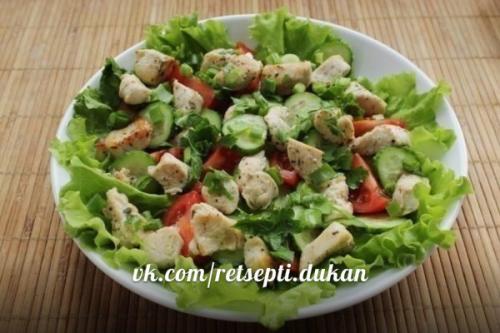 Салат из курицы и свежих овощей - отличный и быстрый обед. 05
