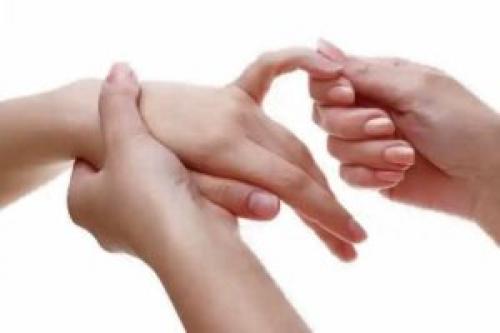 Немеет левая рука у мужчины. Почему немеет левая рука, кисть и пальцы: возможные диагнозы