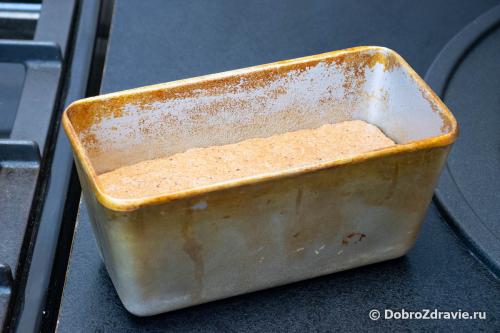 Хлеб с отрубями на закваске. Чёрный цельнозерновой хлеб с солодом и отрубями на закваске