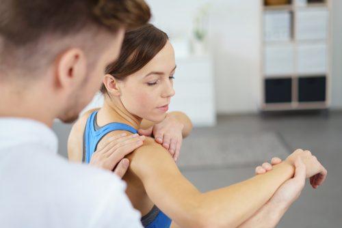 Плечо болит и хрустит. От чего появляется хруст в плече 16