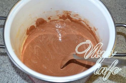 Пирог шоколадный с творожными шариками в мультиварке. Пирог с творожными шариками в мультиварке