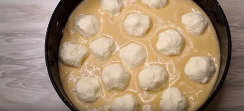 Дрожжевой пирог с творожными шариками. Пирог на кефире с творожными шариками внутри: готовлю даже на ночь глядя