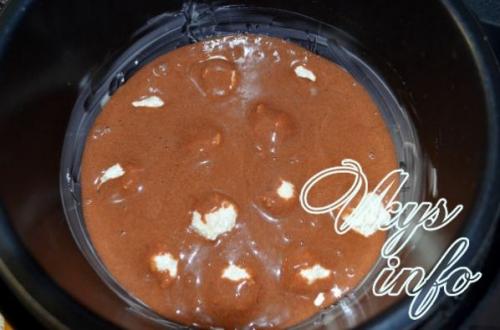 Пирог шоколадный с творожными шариками в мультиварке. Пирог с творожными шариками в мультиварке