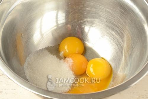 Пирог восторг с творожными шариками. Пирог с творожными шариками