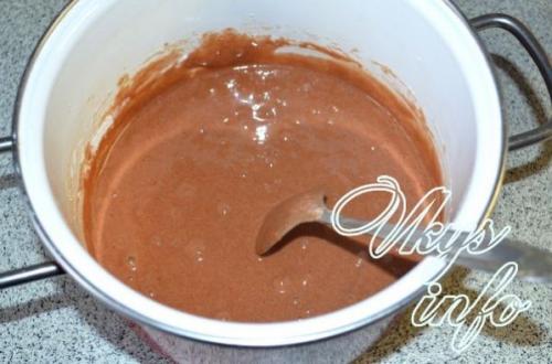 Пирог шоколадный с творожными шариками в мультиварке. Пирог с творожными шариками в мультиварке