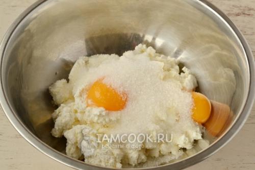 Пирог восторг с творожными шариками. Пирог с творожными шариками