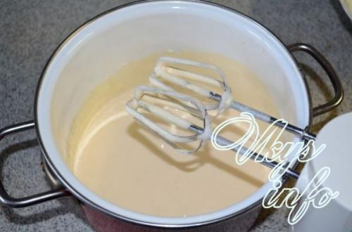 Пирог шоколадный с творожными шариками в мультиварке. Пирог с творожными шариками в мультиварке