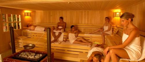 Болит колено можно ли в баню. Баня при болезнях суставов