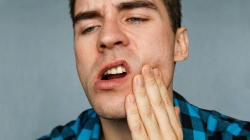 Подвывих нижней челюсти, как вправить. Вывих челюсти: симптомы и лечение