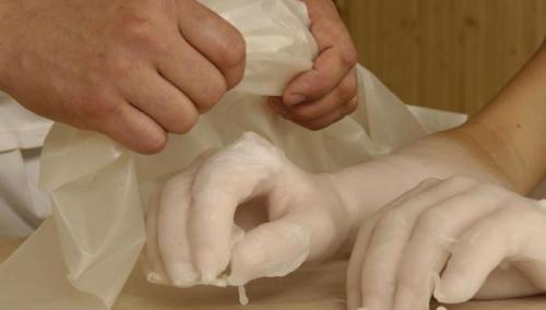 Польза парафинотерапии для суставов. Парафин для лечения суставов: полезные свойства и применение