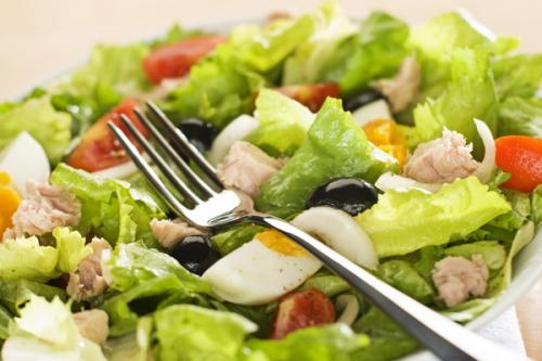 Салат из тунца диетический. Диетический салат с тунцом